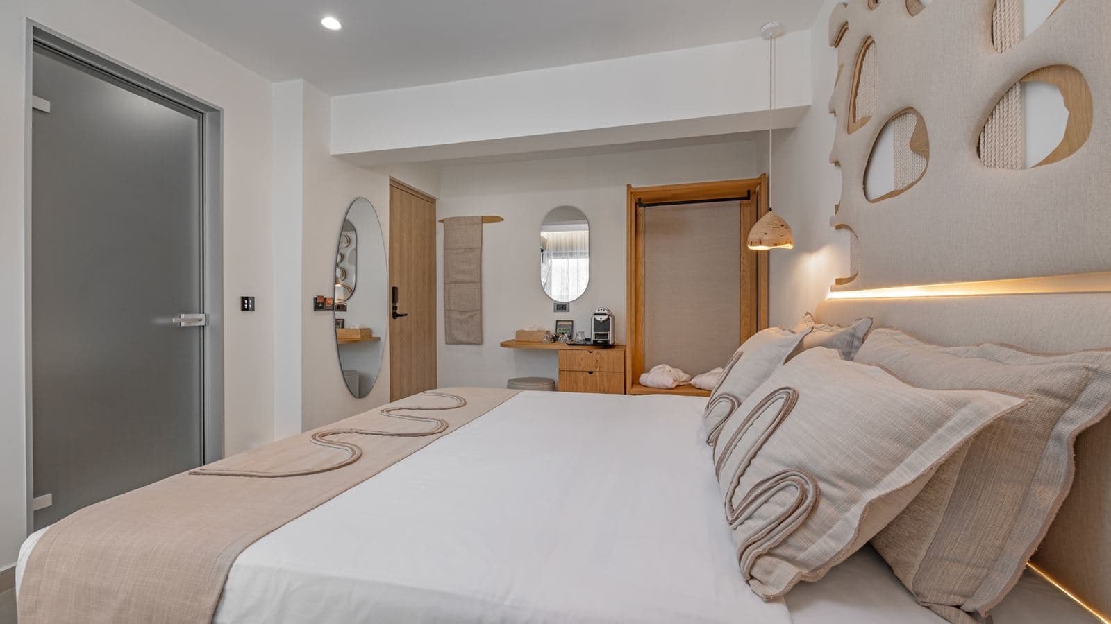 rooms-double-deluxe-with-outdoor-jacuzzi