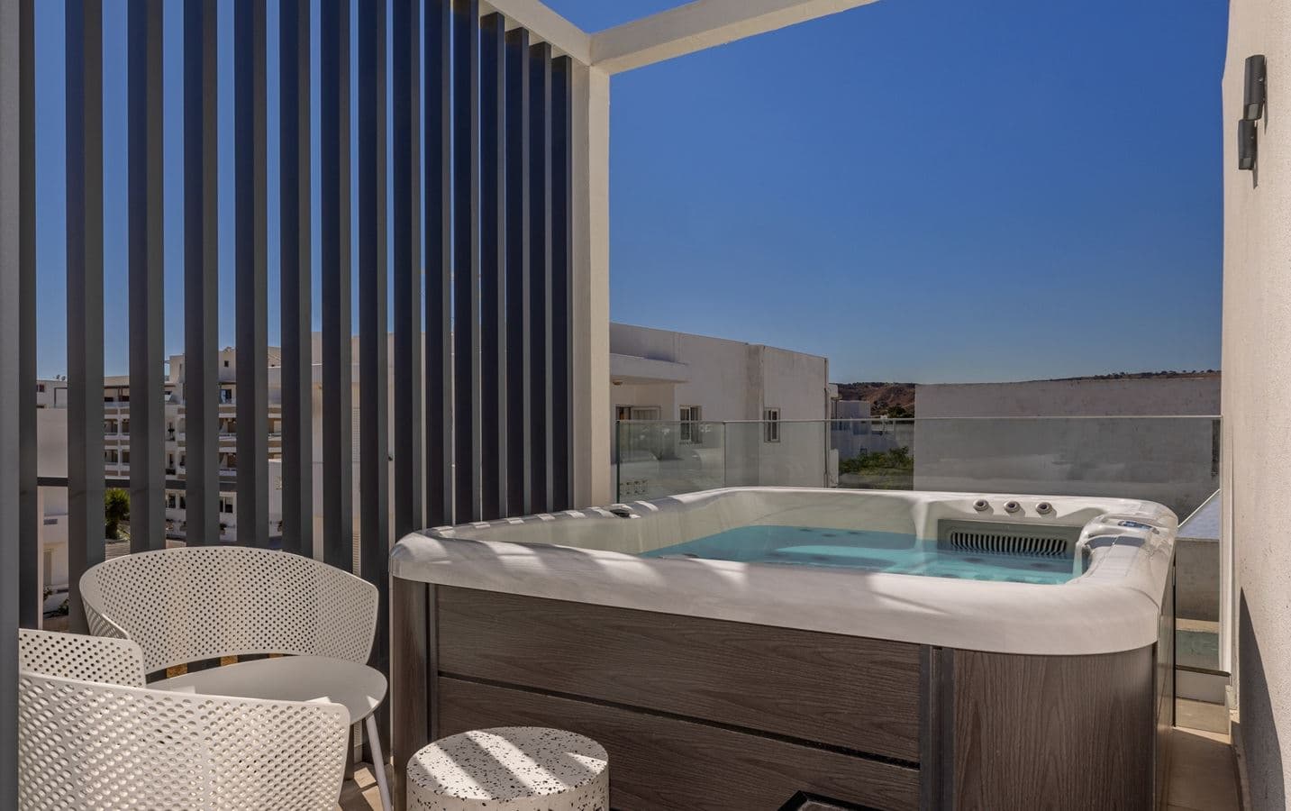 rooms-double-deluxe-with-outdoor-jacuzzi