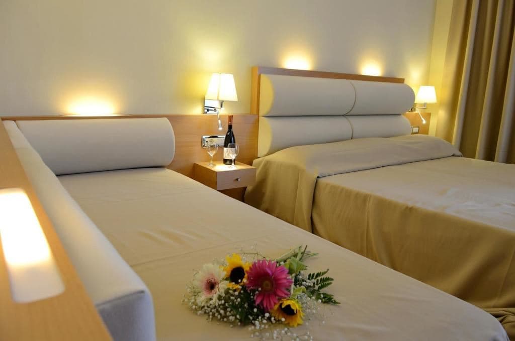 rooms-triple-room-balcony-or-terrace