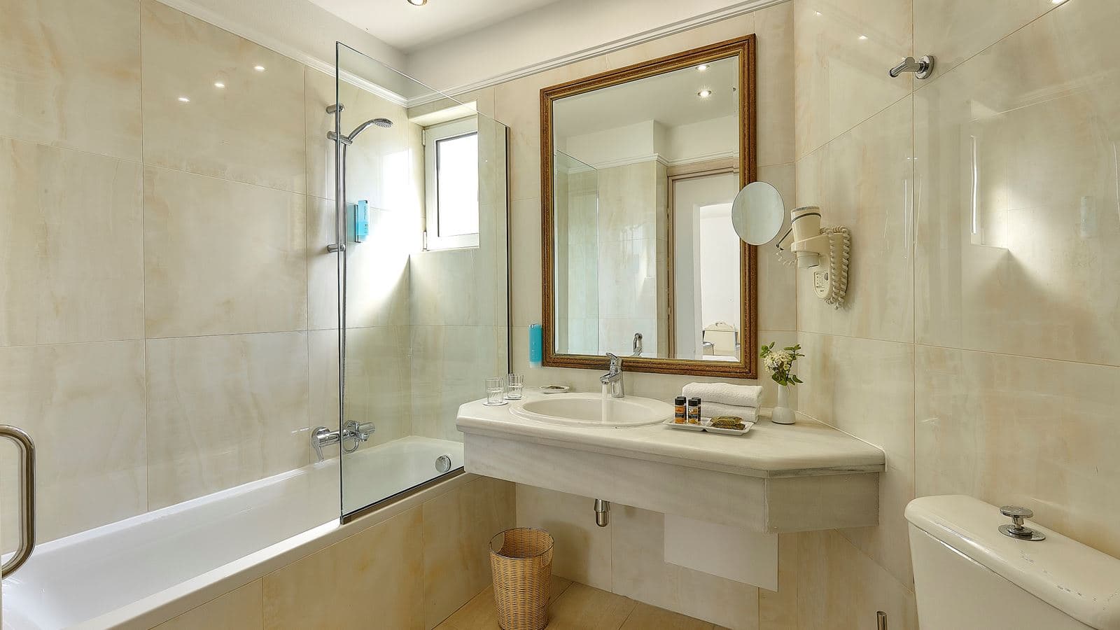 rooms-comfort-room-sea-view-balcony-or-terrace