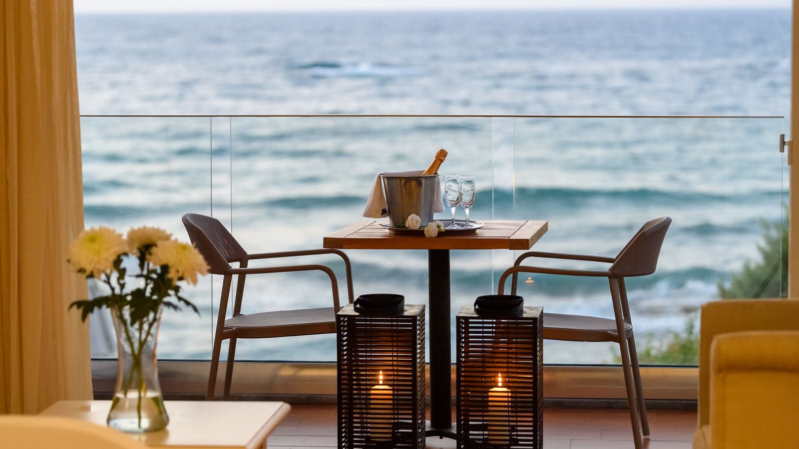 rooms-luxury-superior-room-beach-front