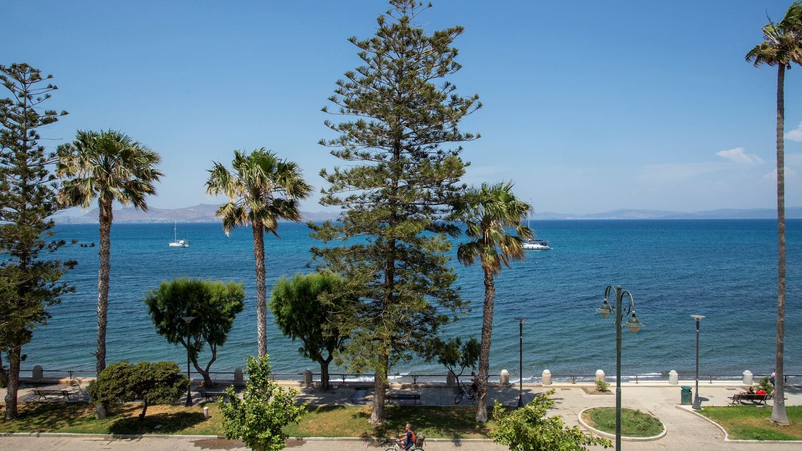 rooms-deluxe-sea-view-room