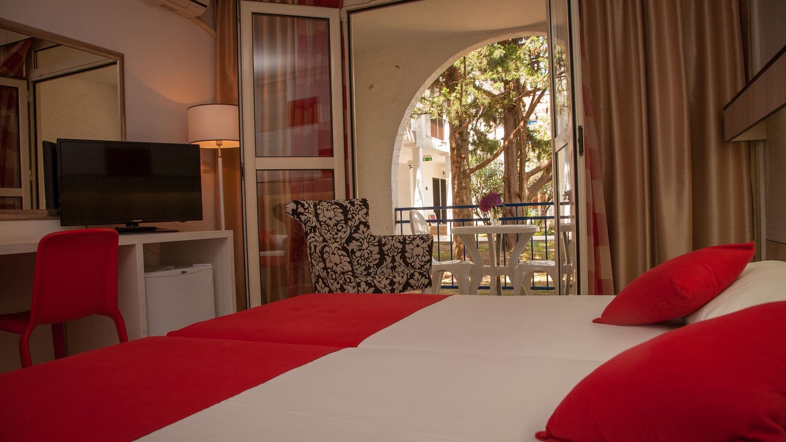 rooms-double-room-with-balcony