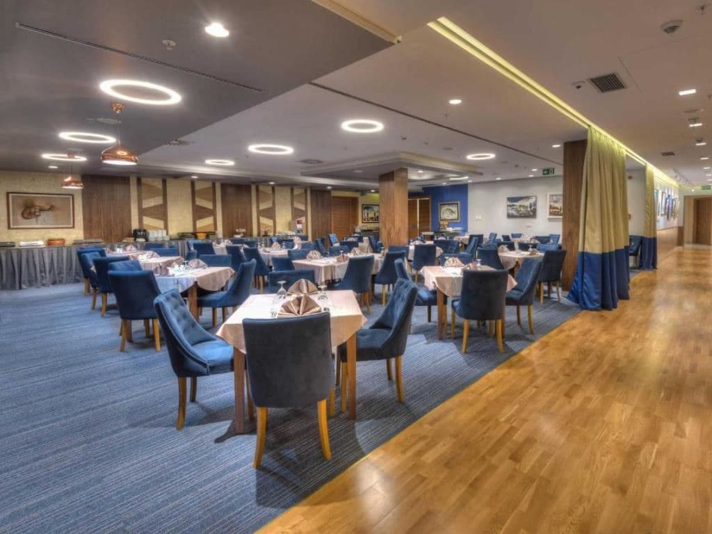 restaurants-restaurant
