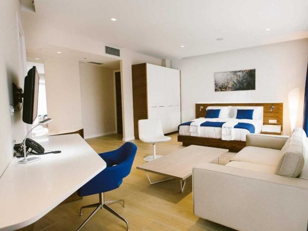 rooms-family-room