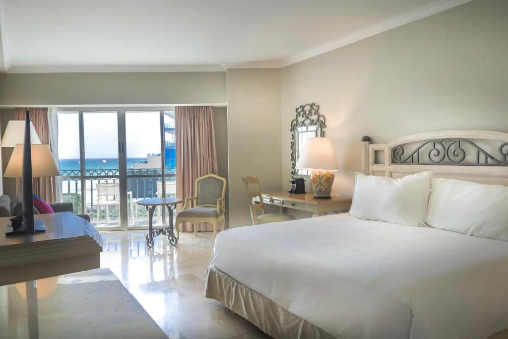 rooms-deluxe-room