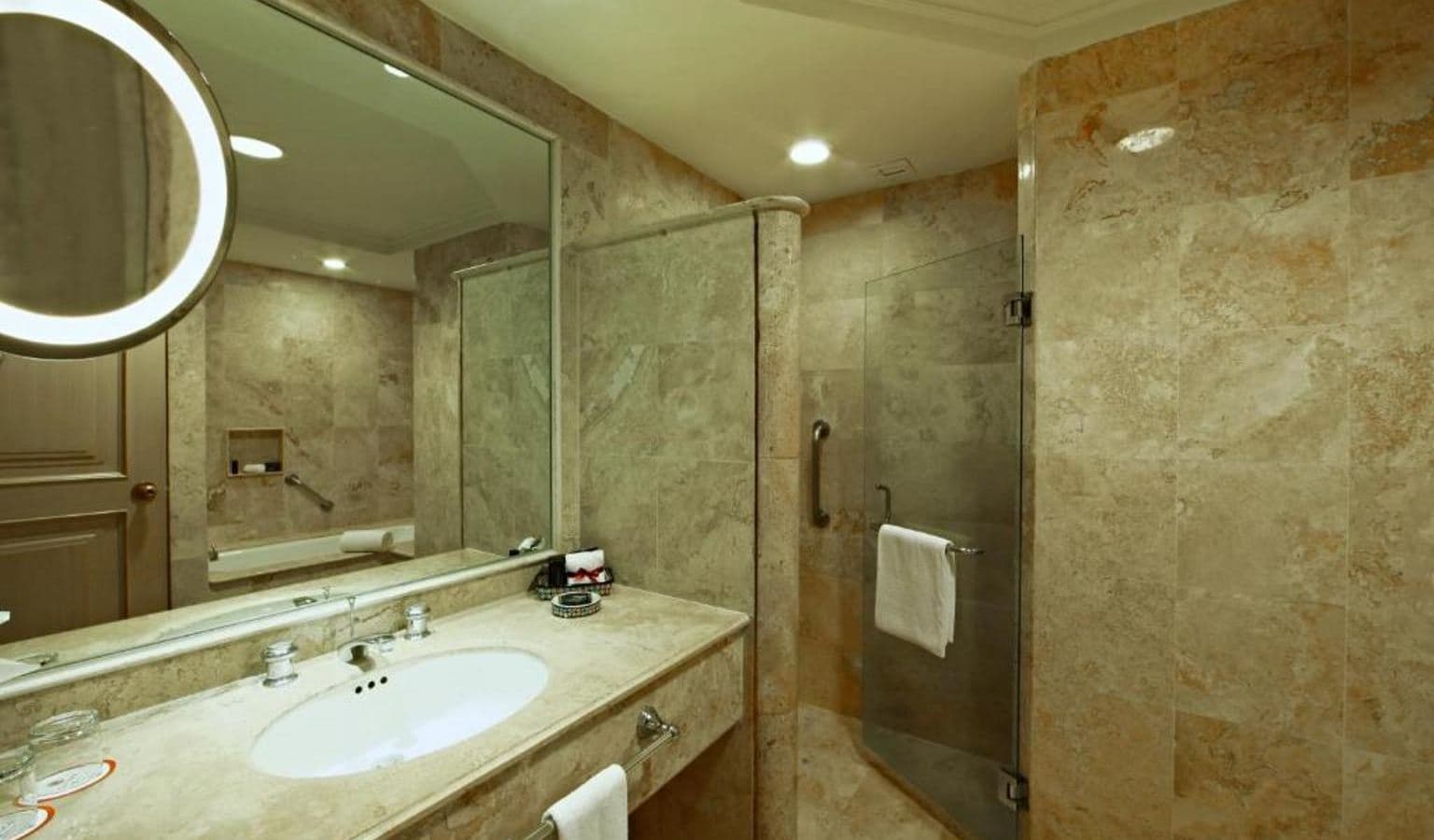 rooms-sandos-suite