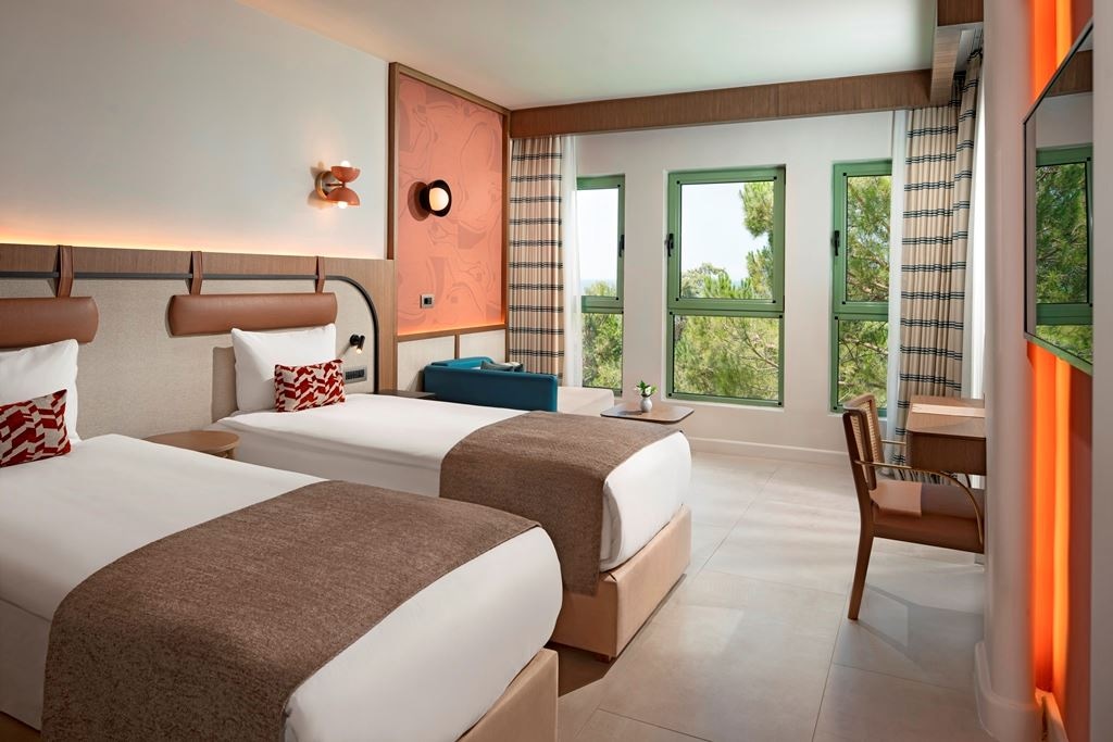 rooms-deluxe-family-room-land-side-type-4d