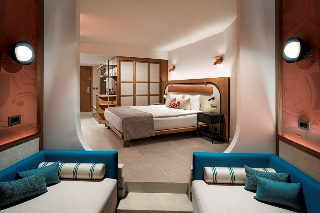 rooms-deluxe-large-land-side-type-2d