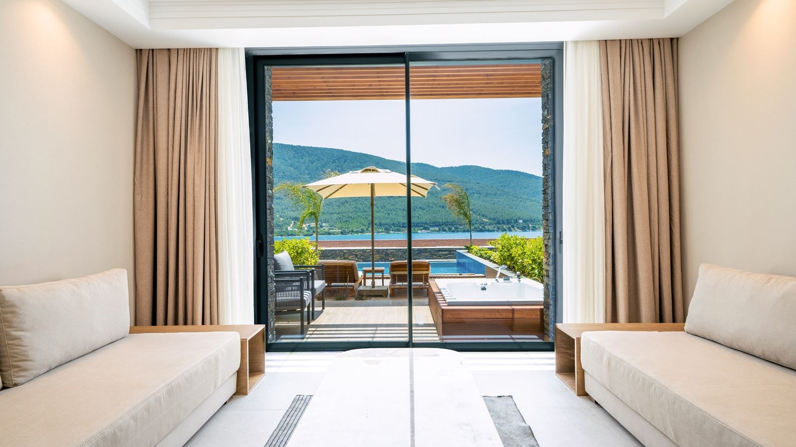 rooms-swim-up-room-sea-view