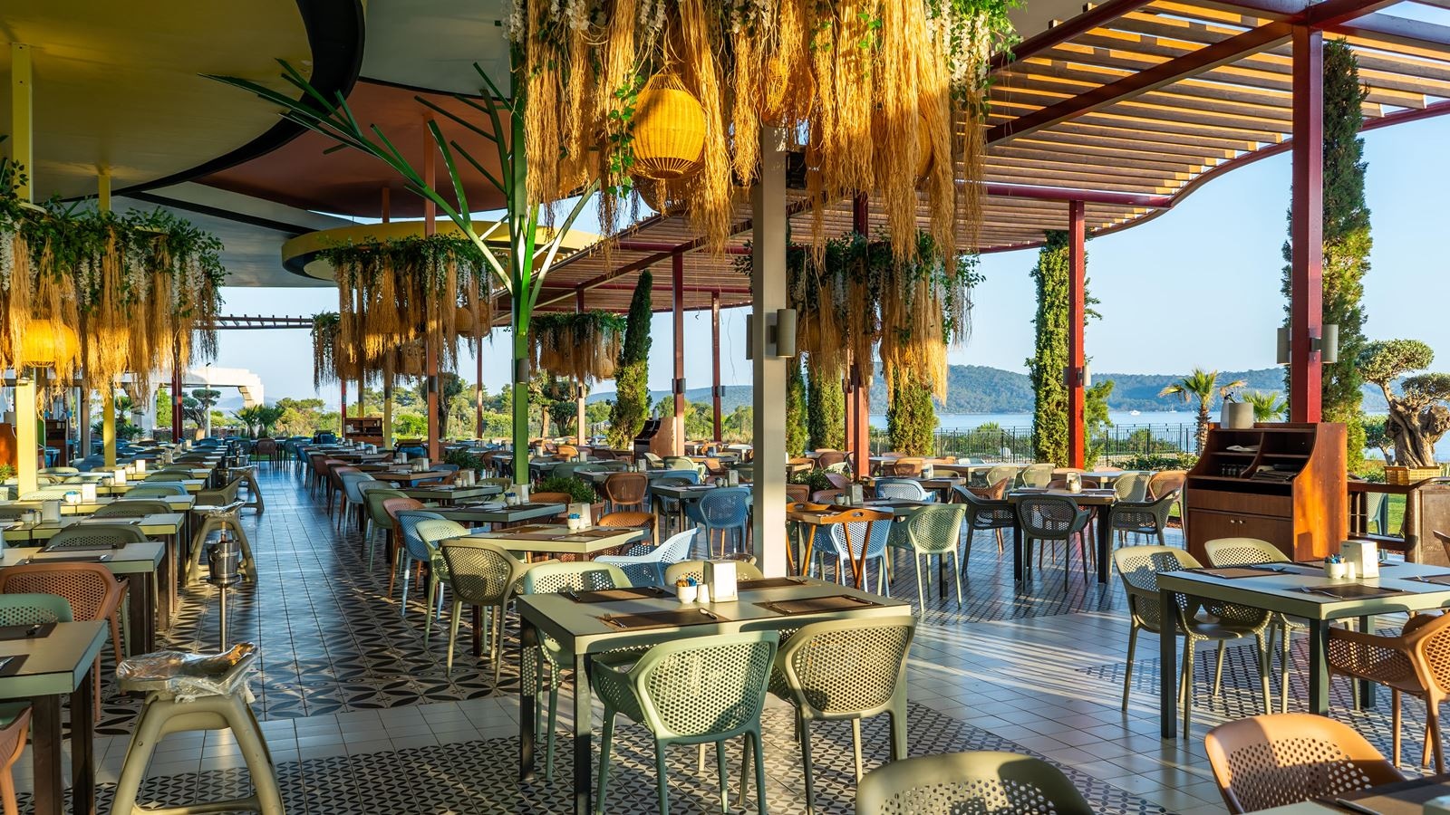 restaurants-pina-main-restaurant