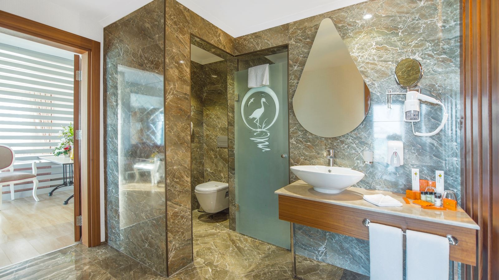 rooms-king-suit-2-bedrooms