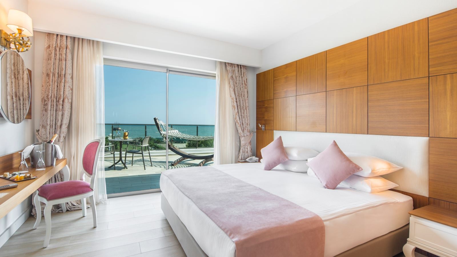 rooms-king-suit-2-bedrooms