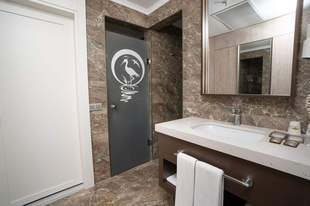 rooms-family-room-sea-side-view-2-bedrooms