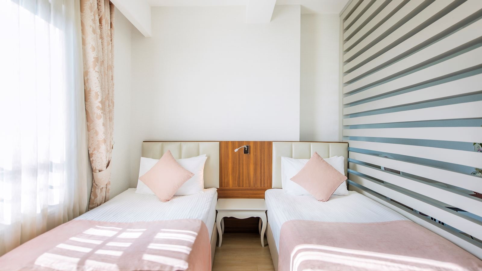 rooms-king-suit-2-bedrooms