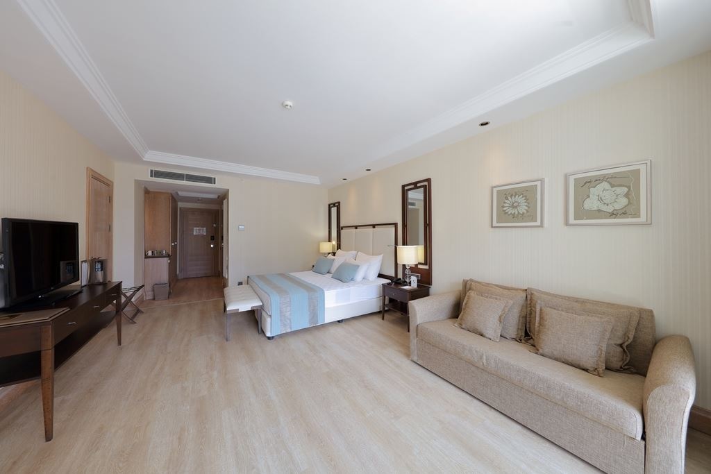 rooms-deluxe-land-view