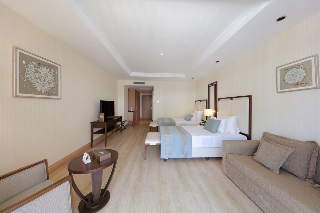 rooms-deluxe-side-sea-view