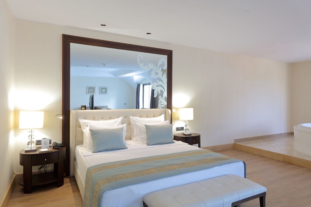 rooms-honeymoon-suite