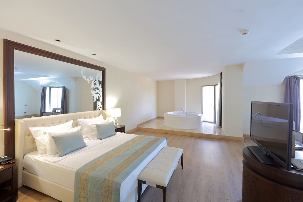 rooms-honeymoon-suite