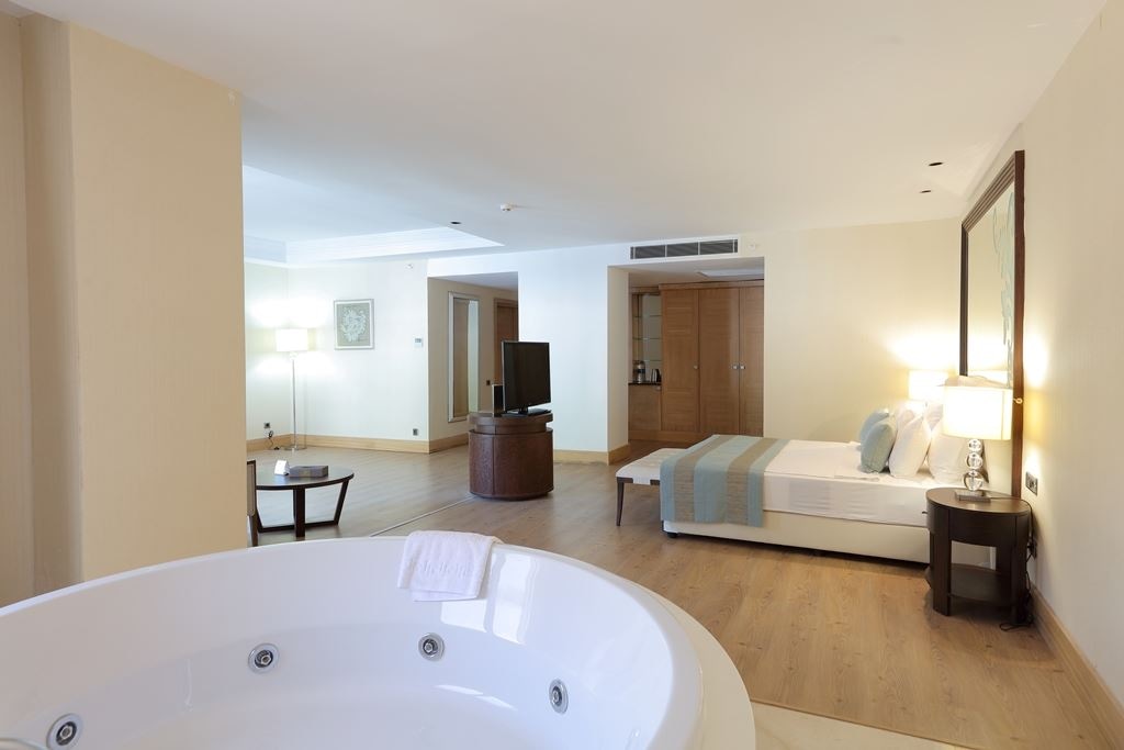 rooms-honeymoon-suite