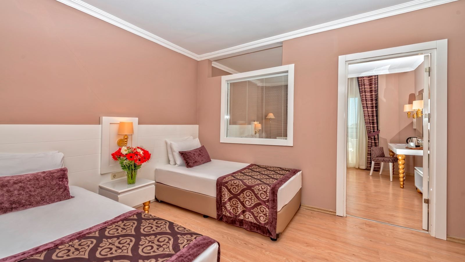 rooms-family-room-land-view