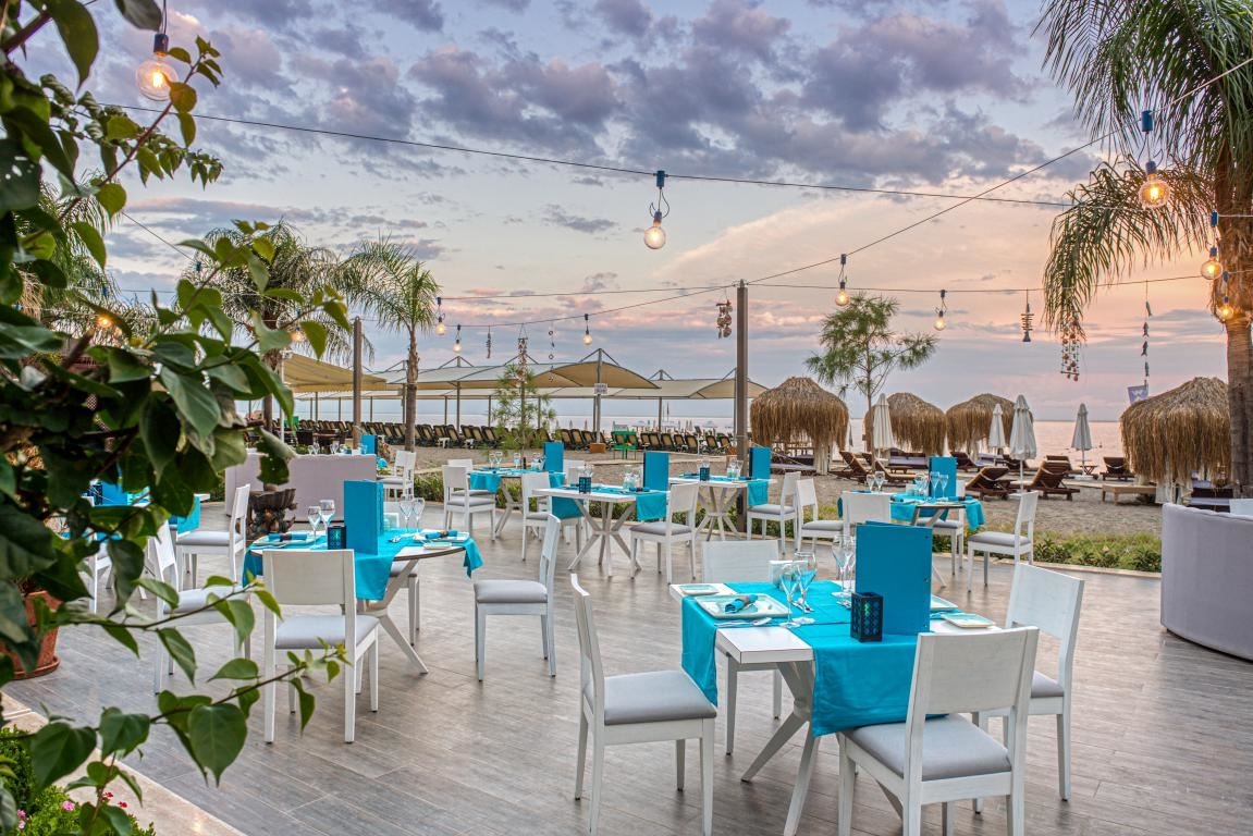 restaurants-breezes-fish-restaurant