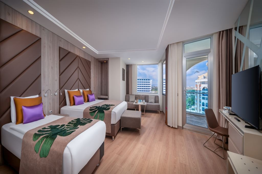 rooms-be-large-standard-room-land-view