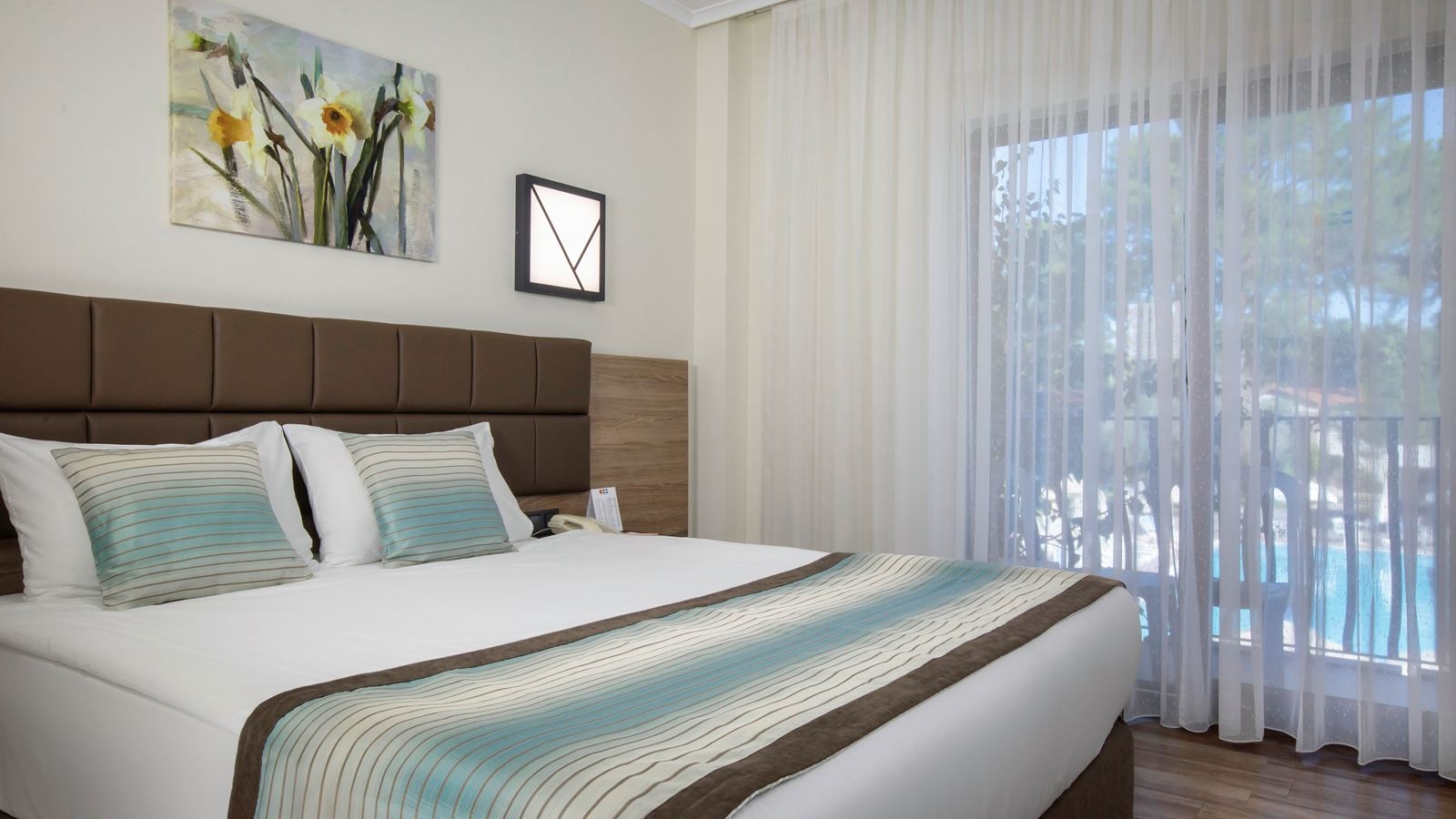 rooms-kimeros-family-room