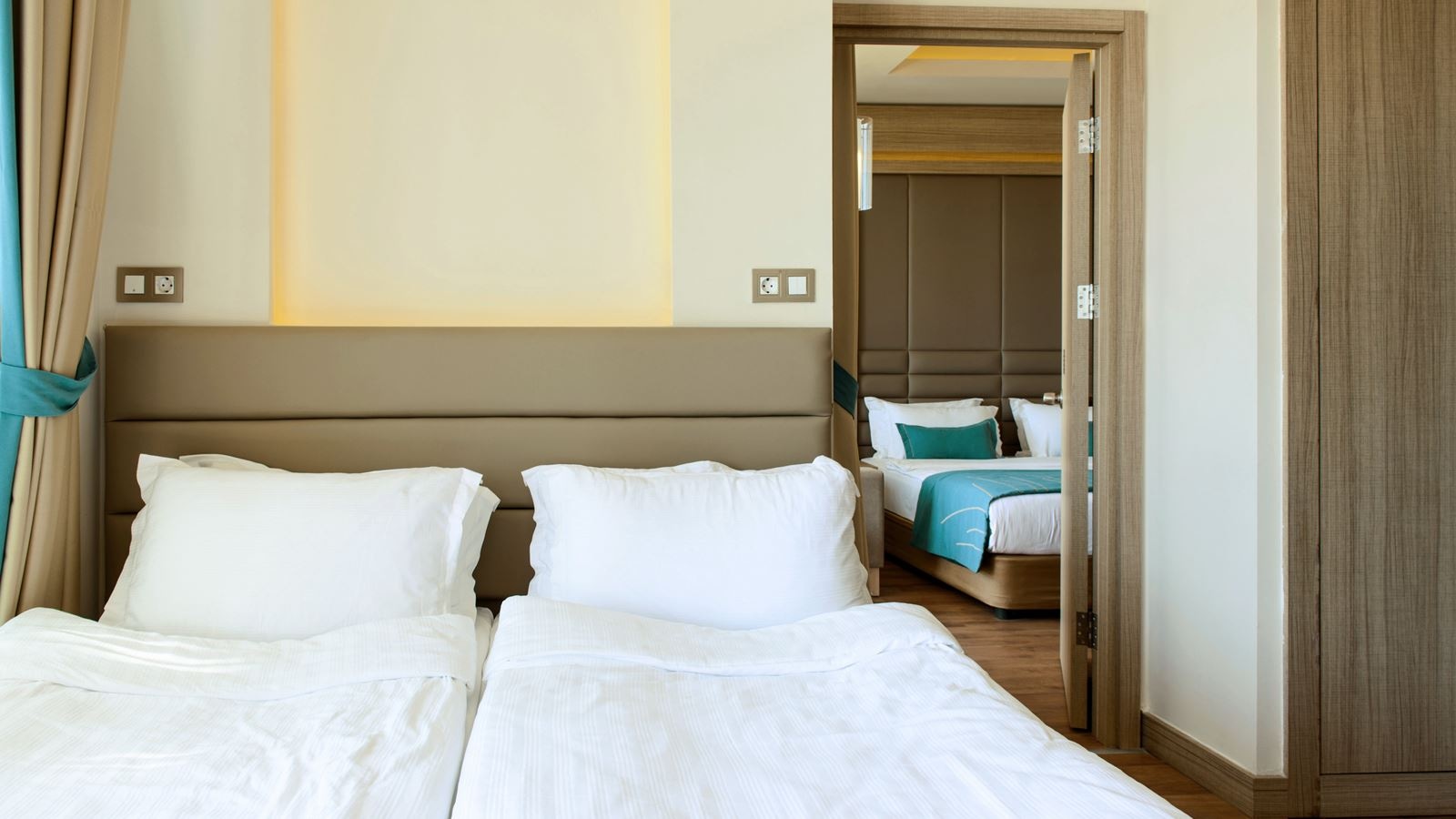 rooms-family-2-rooms-land-view