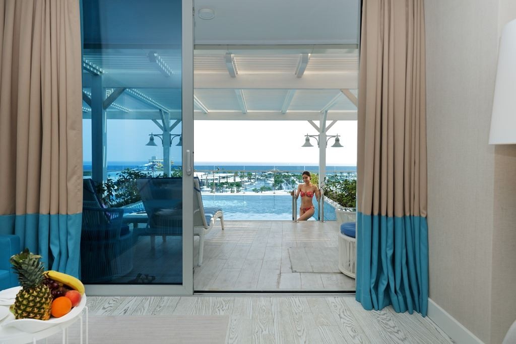 rooms-infinity-room-sea-view-swim-up