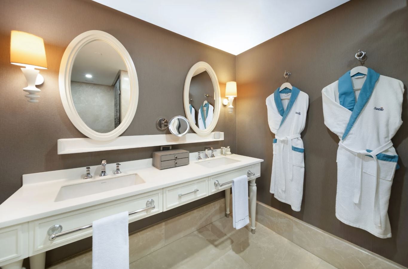 rooms-best-price-room-land-view