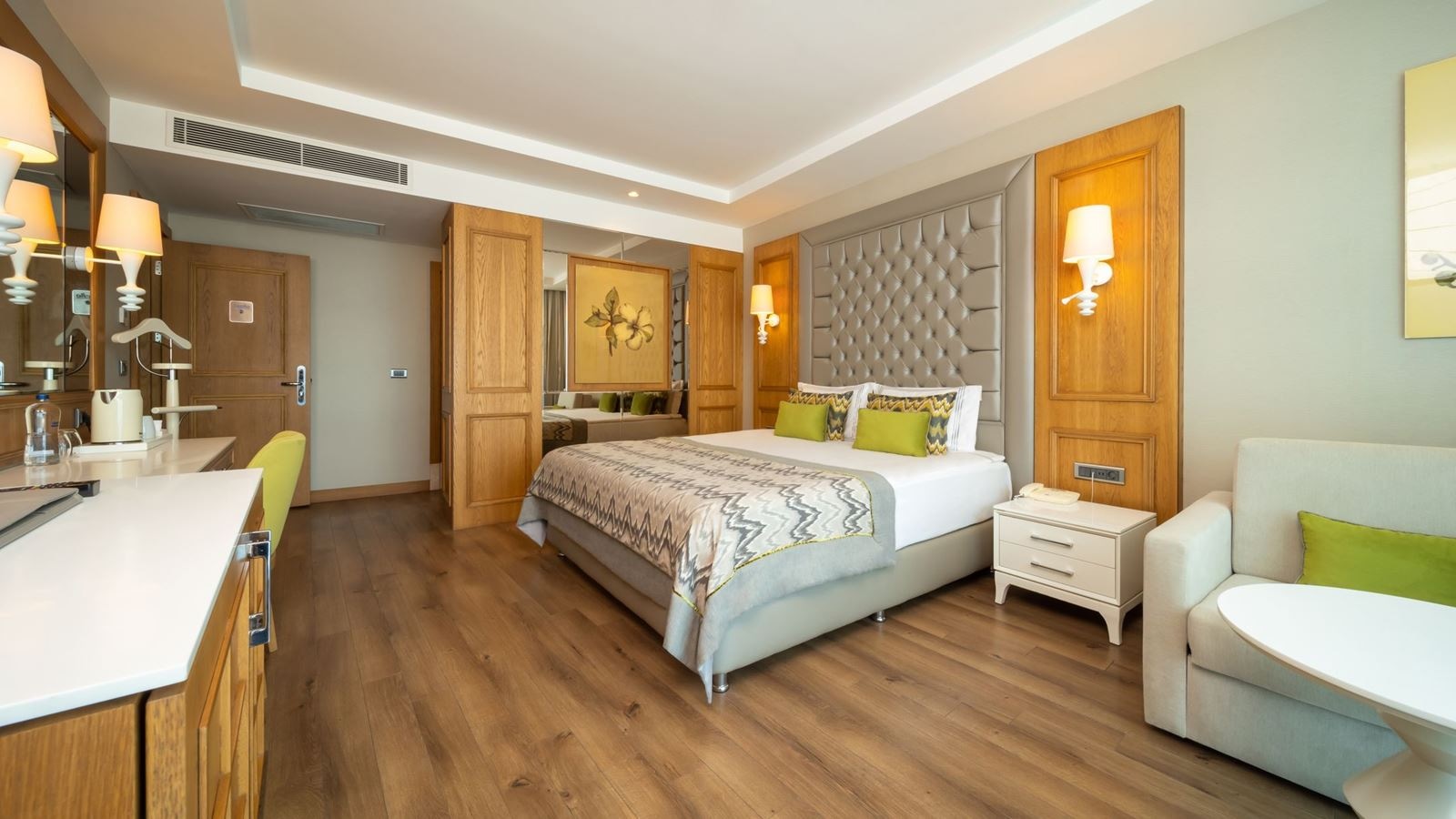 rooms-suite-room-landgolf-view