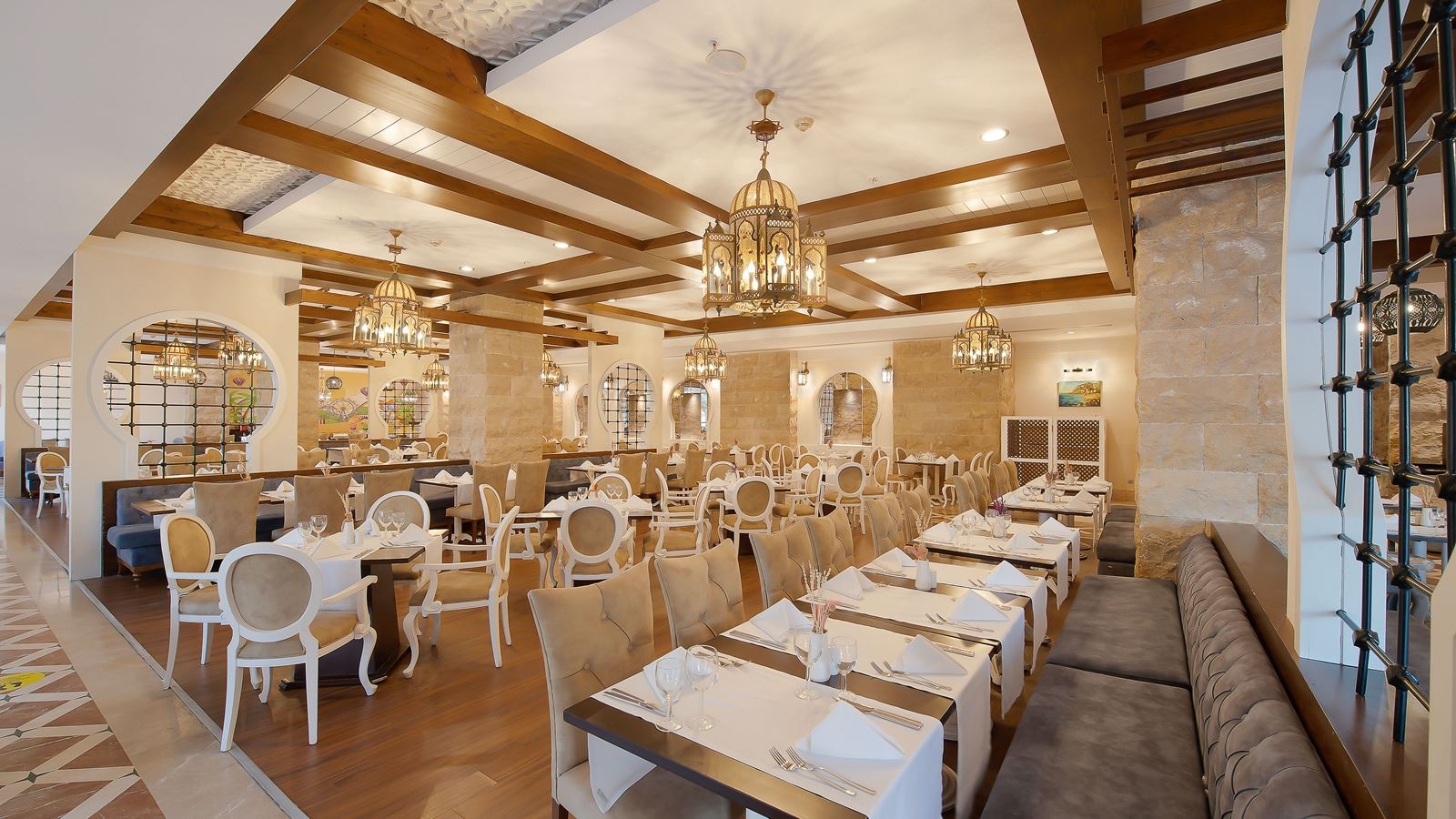 restaurants-yula-main-restaurant-only-on-sundays