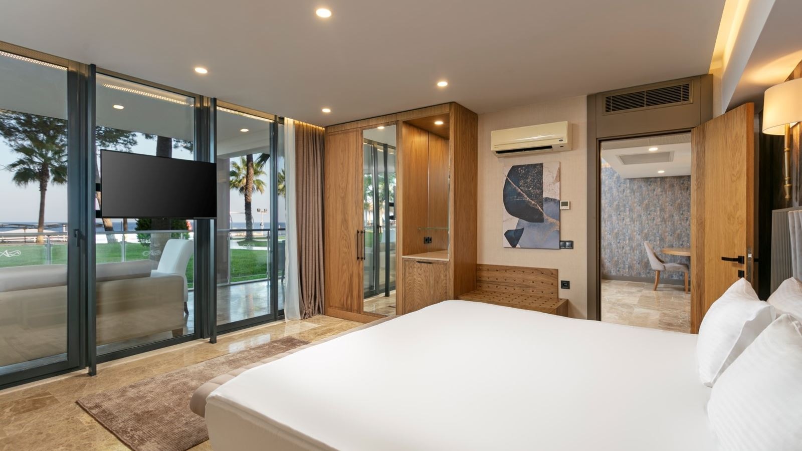 rooms-terrace-suite-room