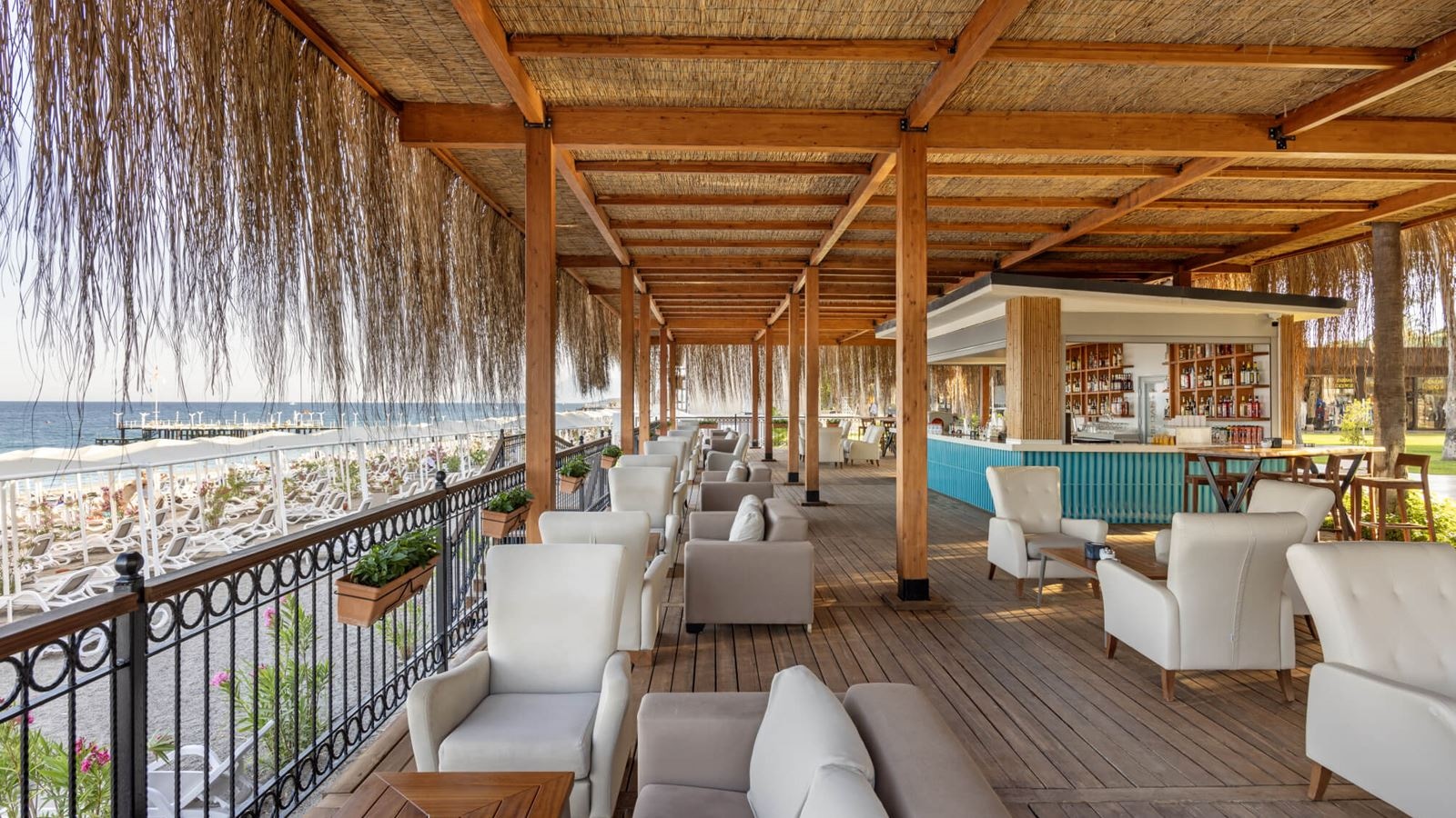 bars-dobedan-beach-bar