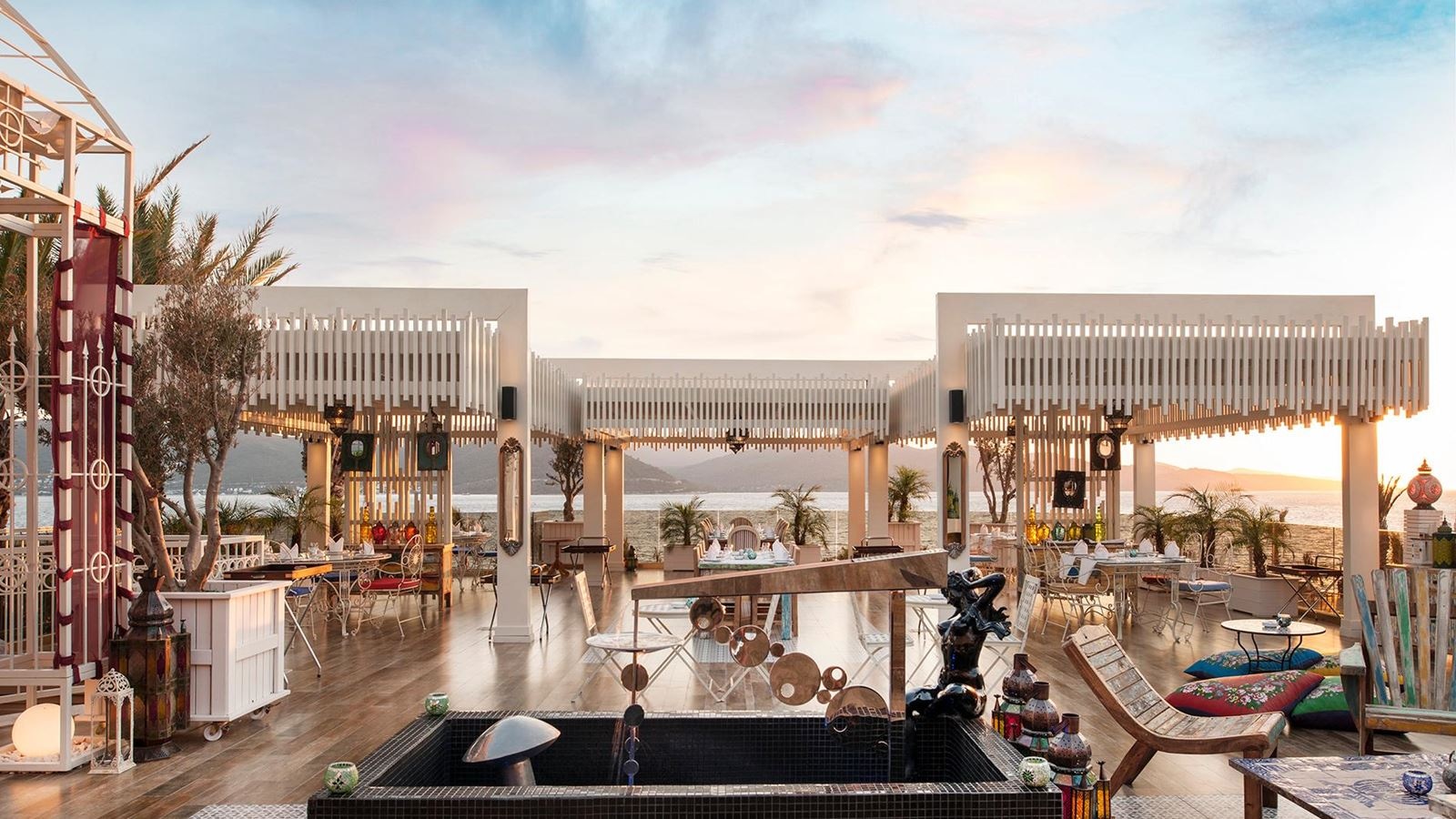 bars-pool-deck-bar