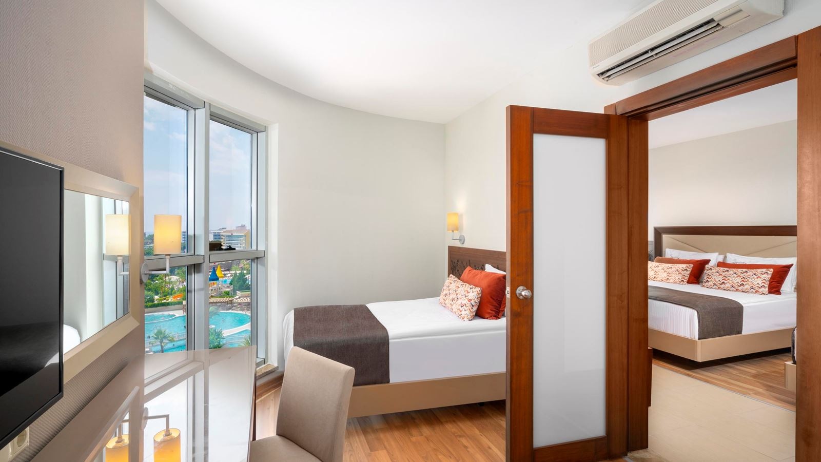 rooms-family-room-land-view