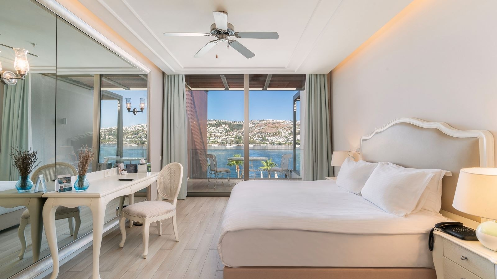 rooms-deluxe-king-or-twin-bed-sea-view