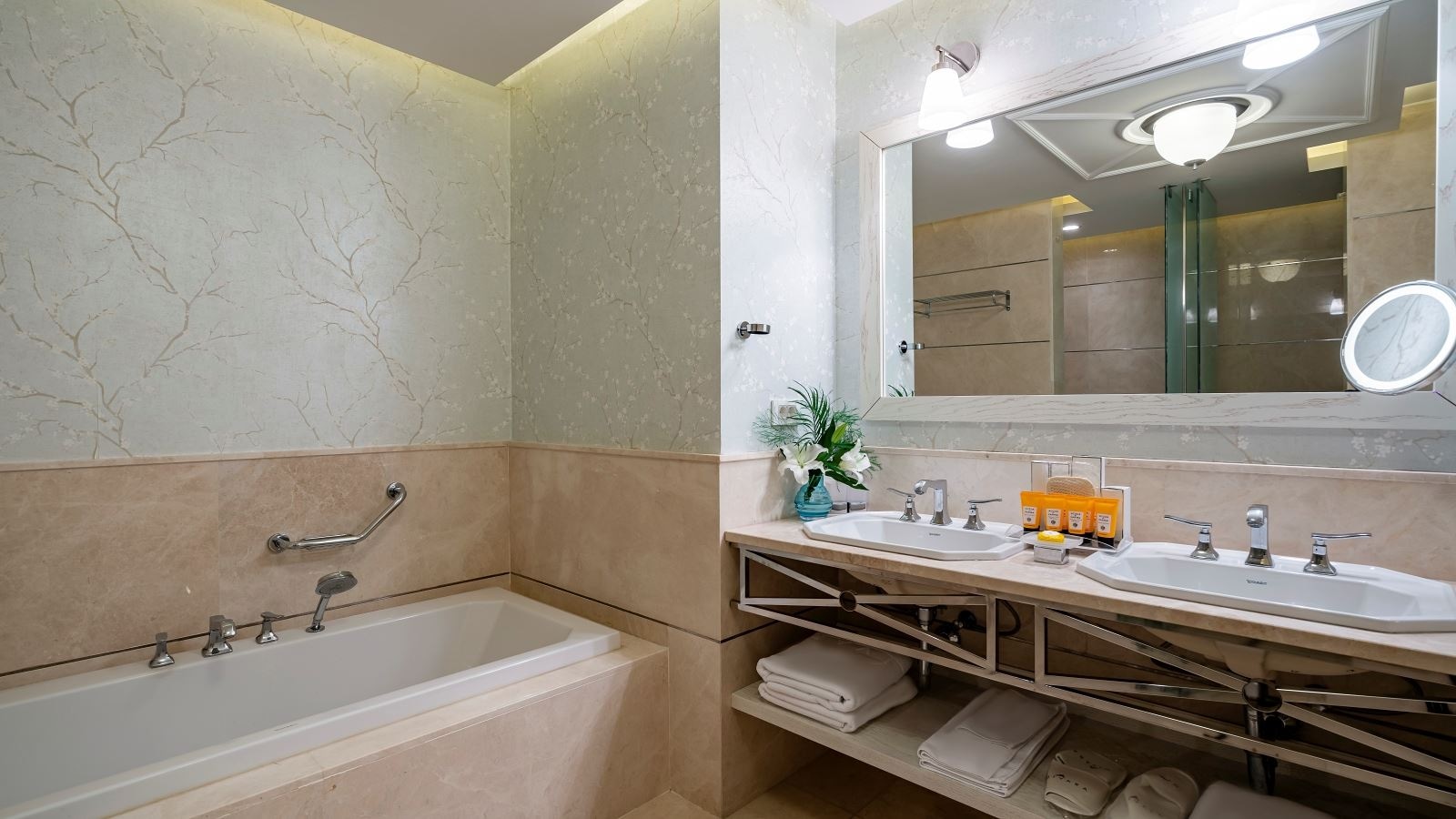 rooms-premium-queen-room