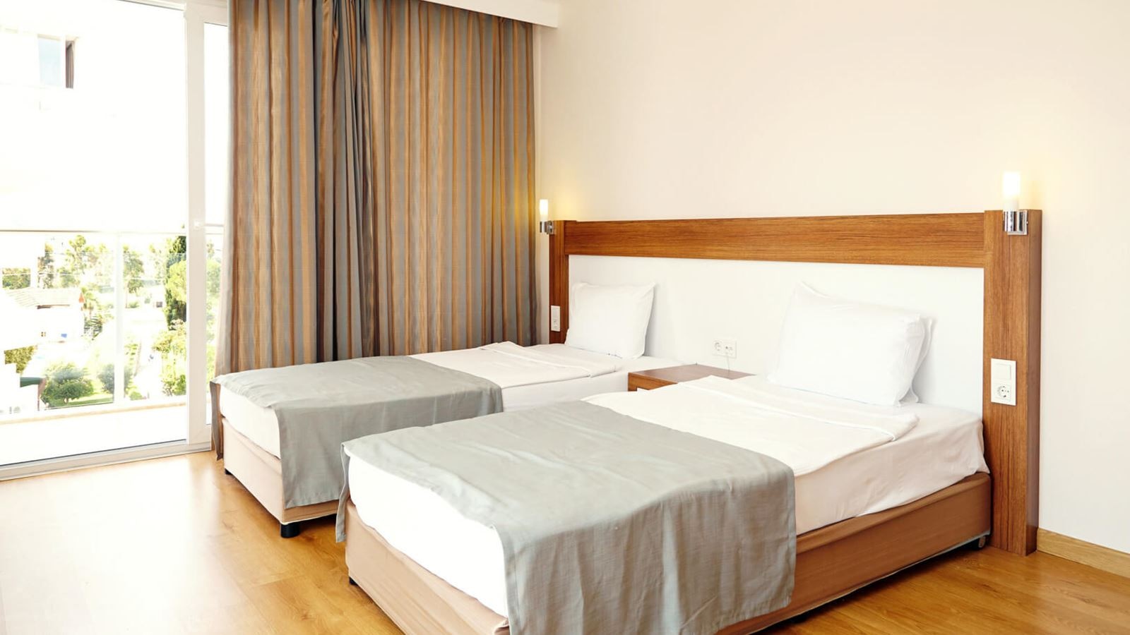 rooms-standard-room-poolview