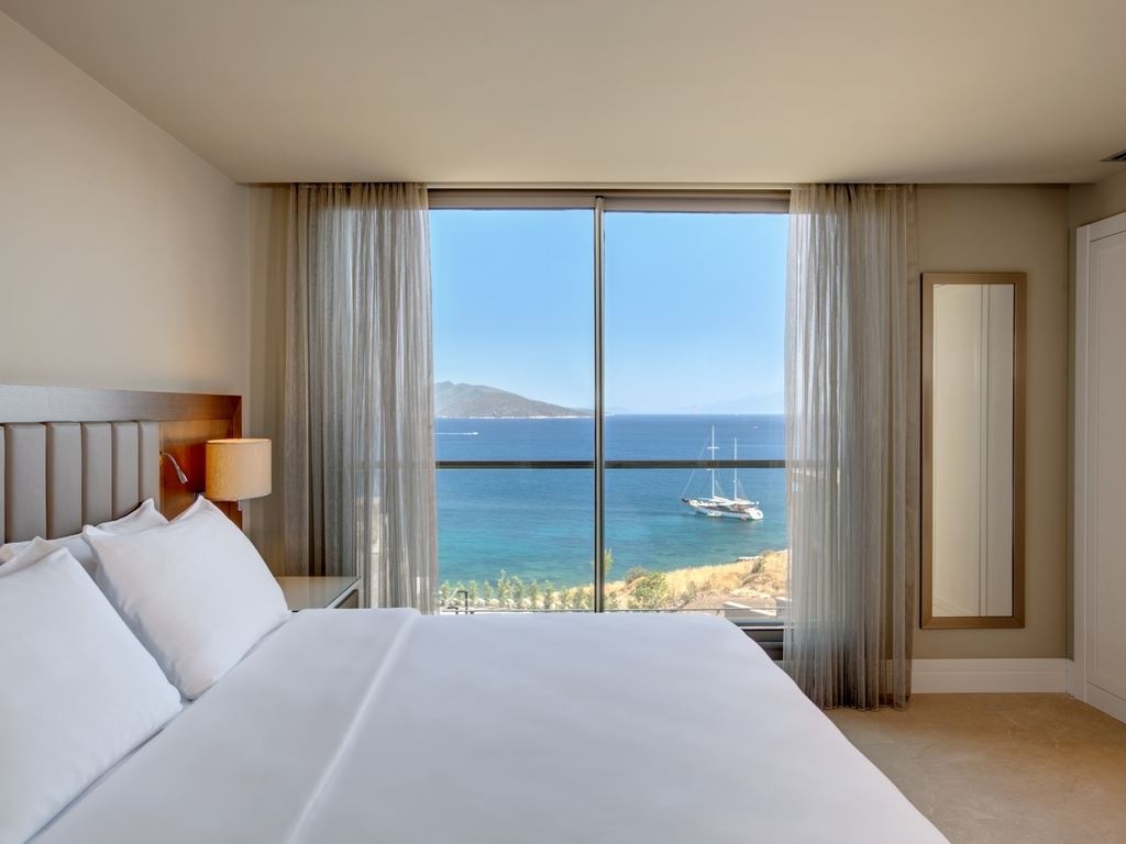 rooms-caresse-residence-one-bedroom-sea-view-balcony