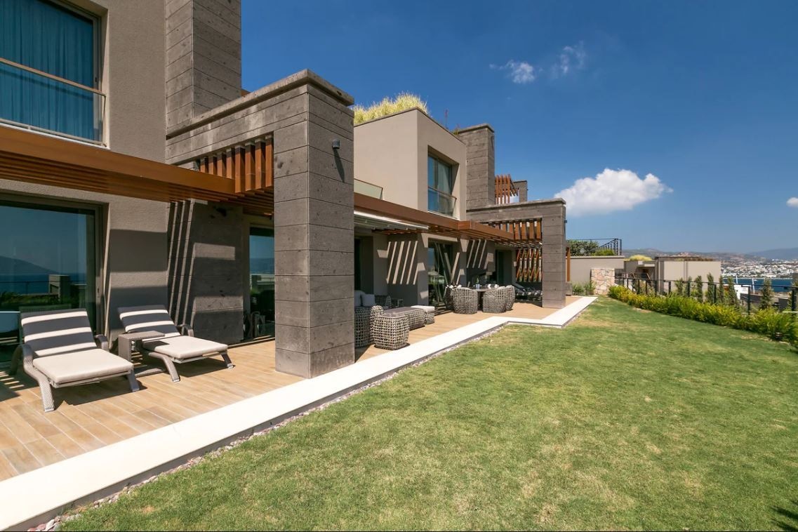 rooms-premiere-residence-3-bedroom-sea-view-pool