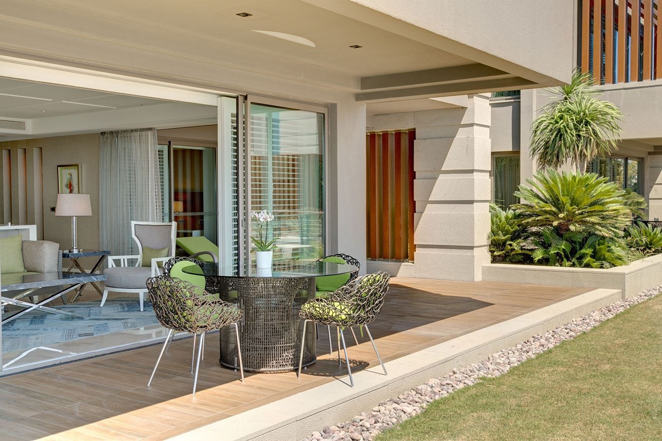 rooms-two-bedroom-suite-sea-view-balcony