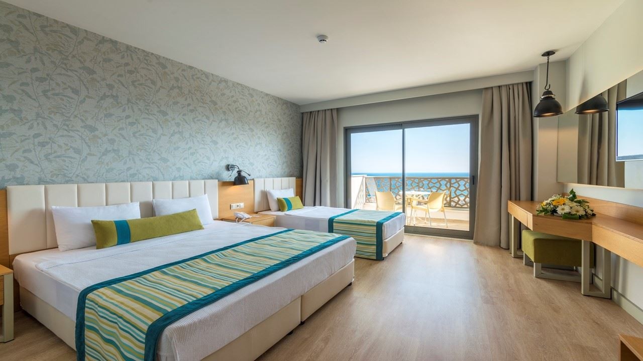 rooms-standard-room-side-sea-view