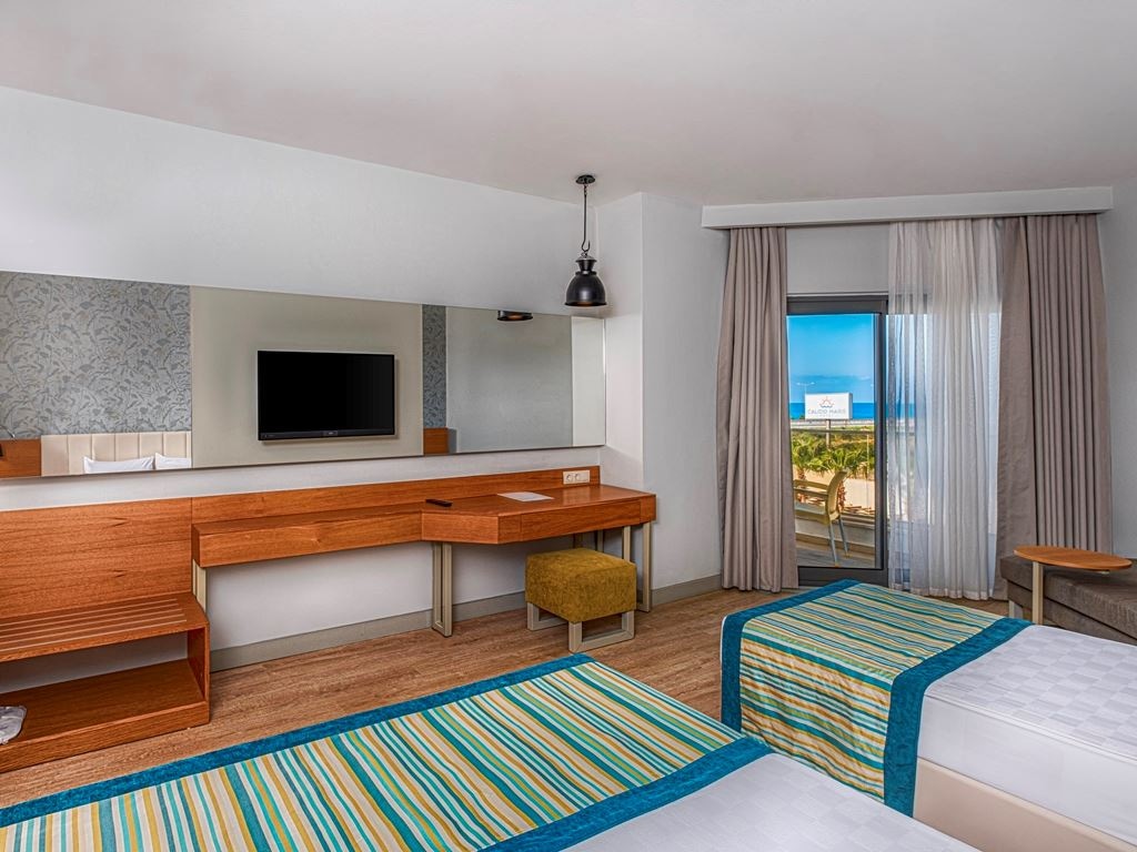 rooms-standard-room-side-sea-view