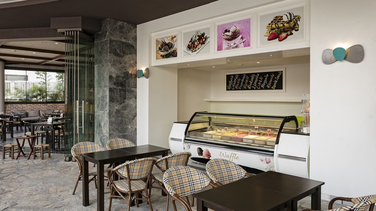 bars-ice-cream--fruit-beach-bar