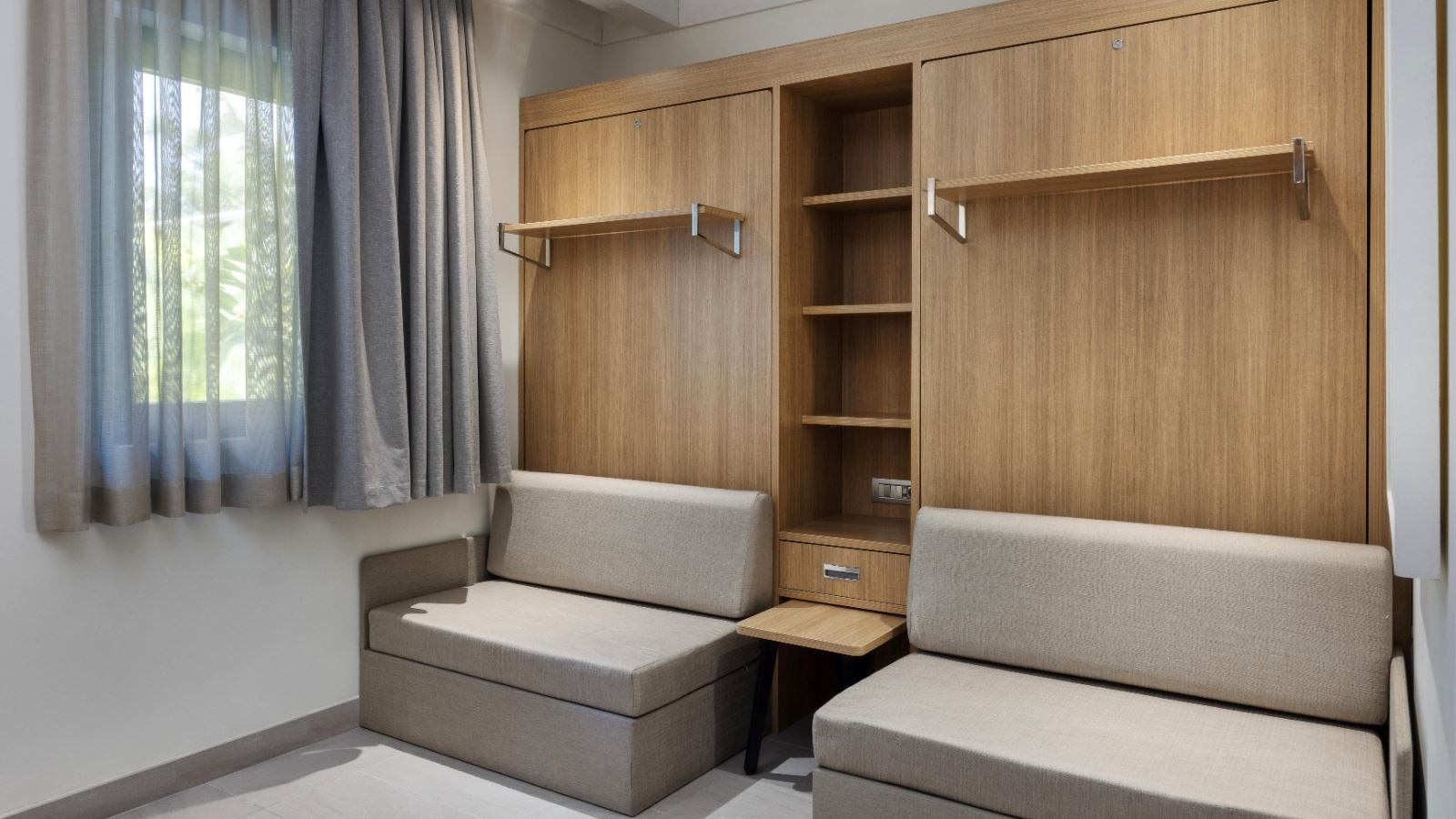 rooms-family-room-sea-view