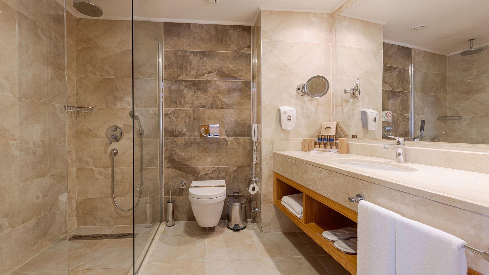 rooms-deluxe-room-sea-view