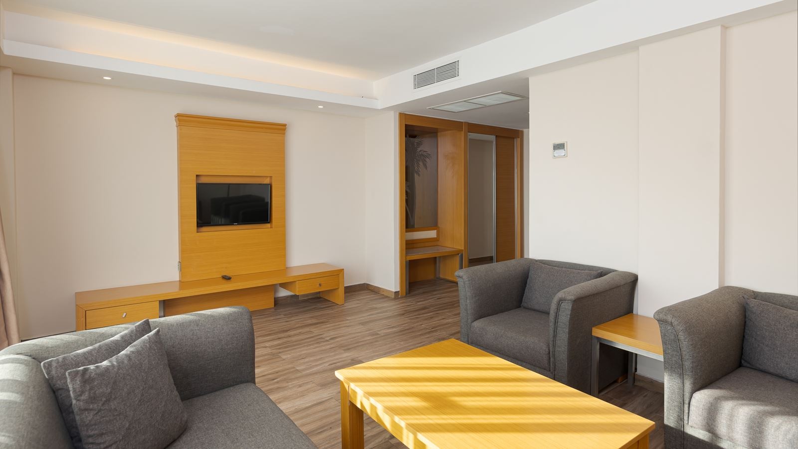 rooms-lake-house-family-room-2-bedroom-+-1-living-room