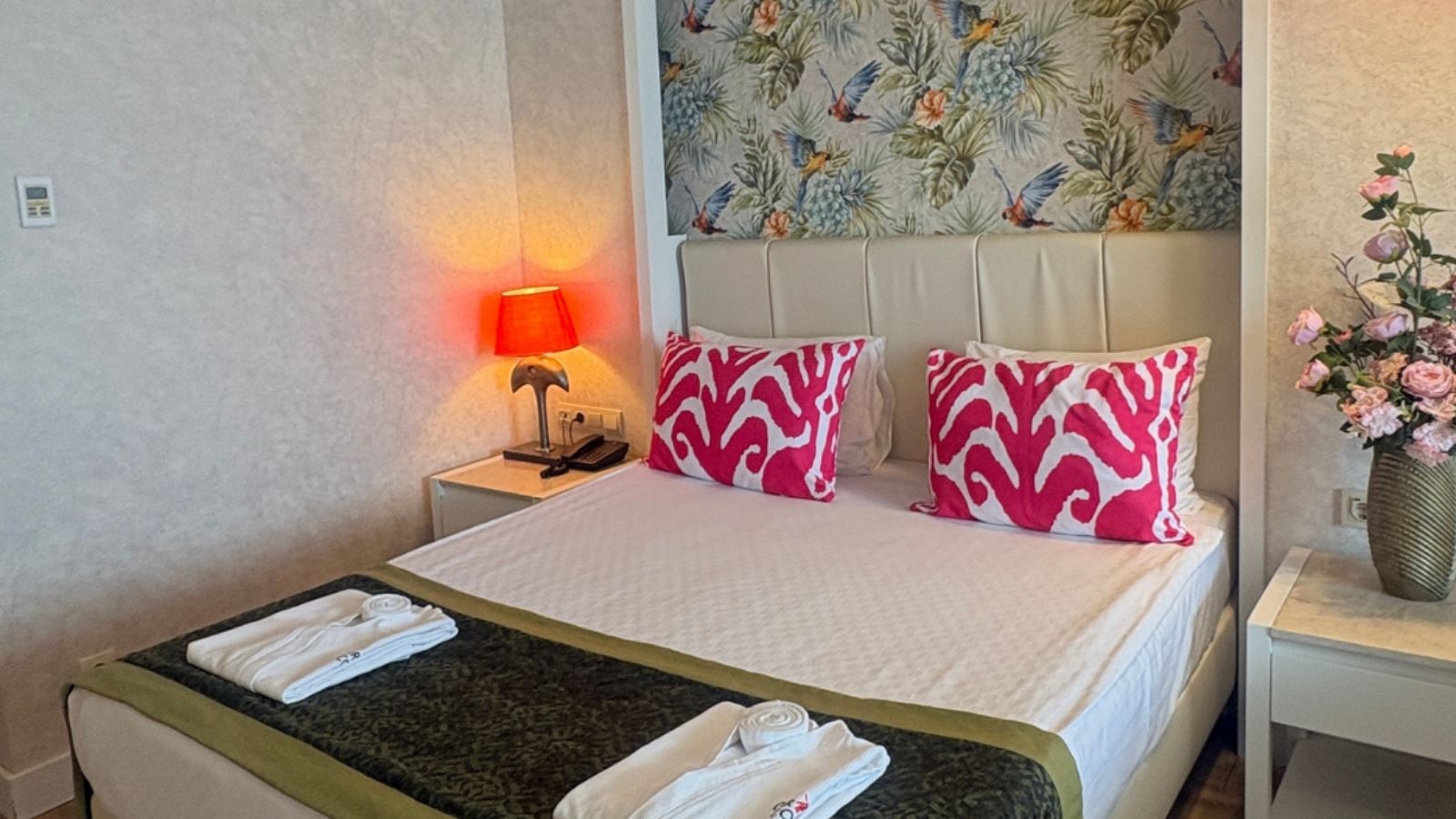 rooms-standard-room-land-side